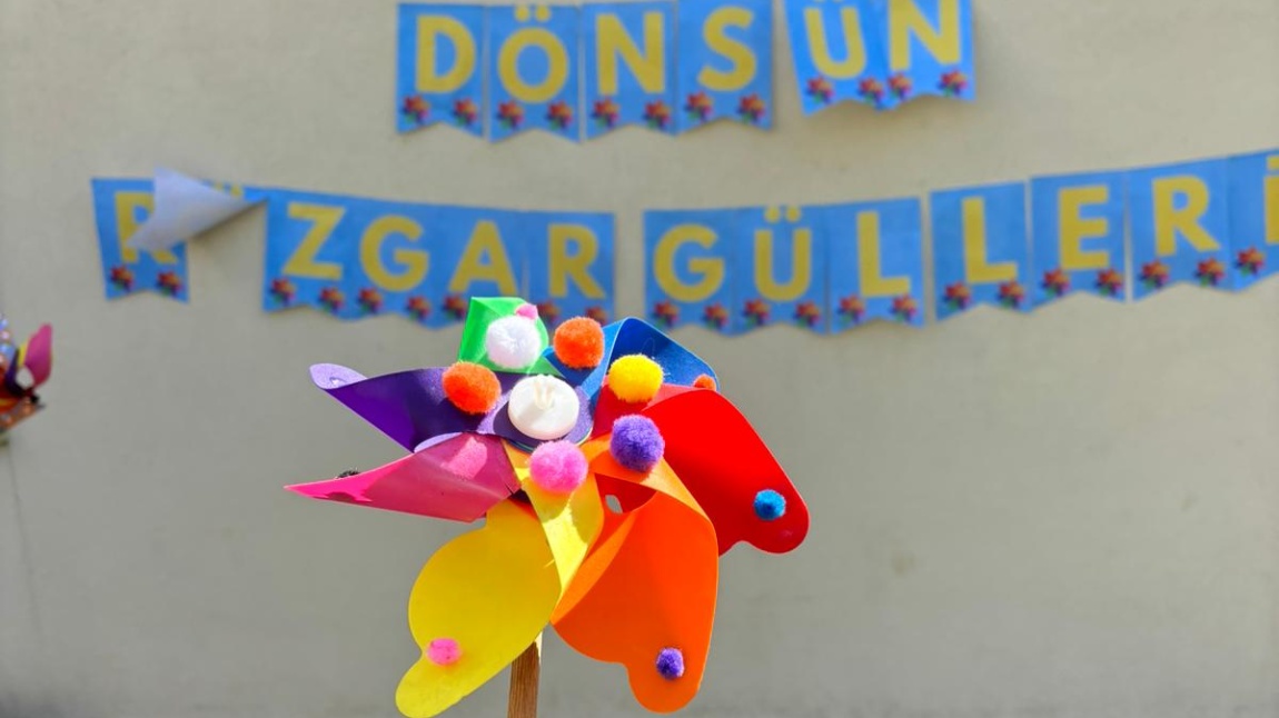 DÖNSÜN RÜZGAR GÜLÜ